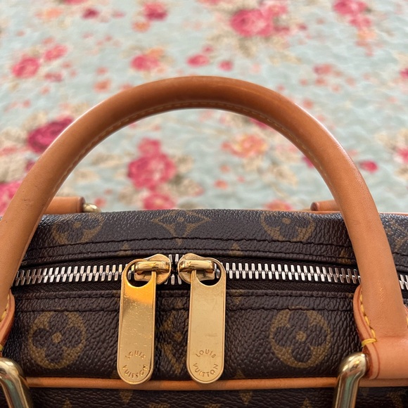 Louis Vuitton Manhattan PM, Authentic - Picture 7 of 16